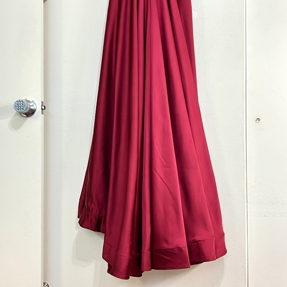 La Femme 28607 Deep V-Neck High Slit Satin Gown Wine Size 8 - Picture 7 of 10